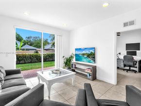 9741 Darlington Pl, Cooper City FL 33328