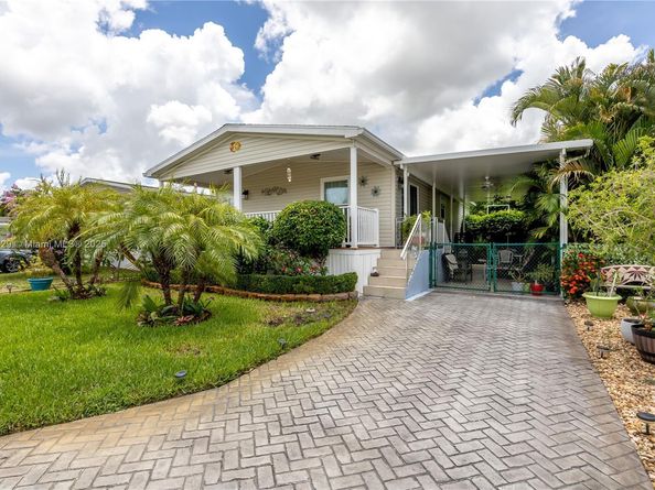 1890 SW 83rd Ter, Davie FL 33324