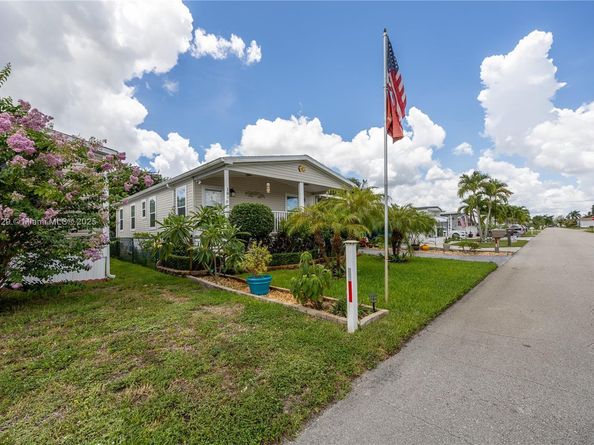 1890 SW 83rd Ter, Davie FL 33324