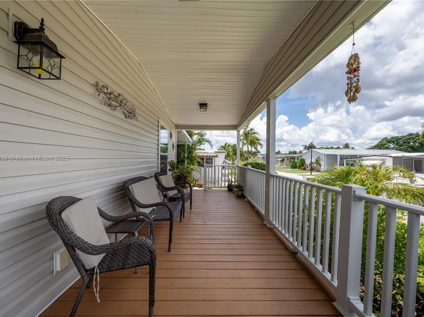 1890 SW 83rd Ter, Davie FL 33324