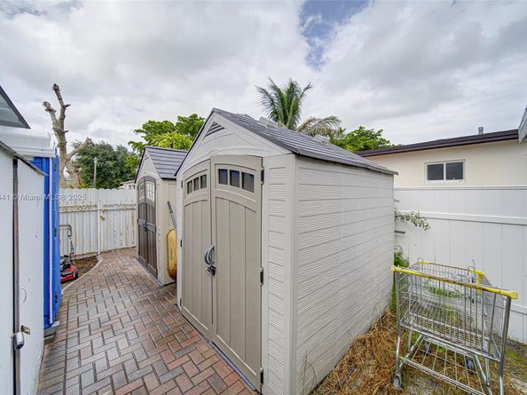 1070 NW 132nd St, North Miami FL 33168