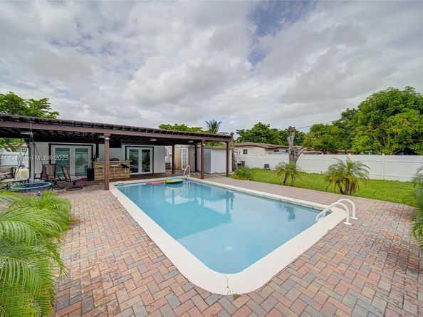 1070 NW 132nd St, North Miami FL 33168