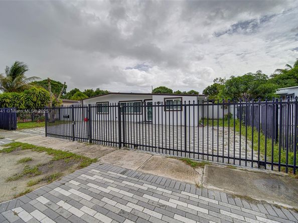 1070 NW 132nd St, North Miami FL 33168