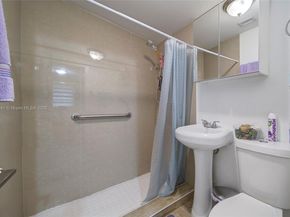 1070 NW 132nd St, North Miami FL 33168