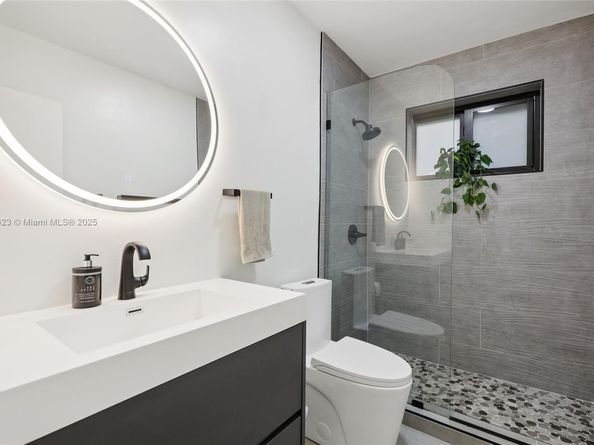Undisclosed Address #A11876423, Hollywood FL 33021