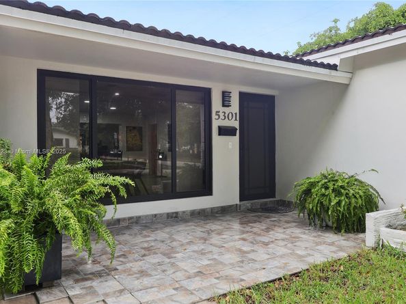 Undisclosed Address #A11876423, Hollywood FL 33021
