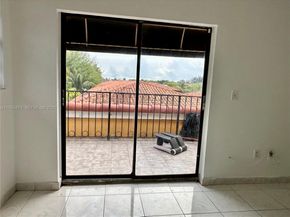2582 W 56th St 201, Hialeah FL 33016