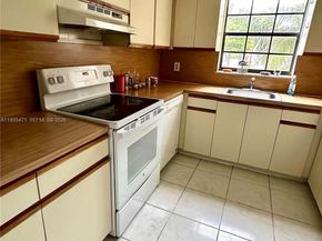 2582 W 56th St 201, Hialeah FL 33016