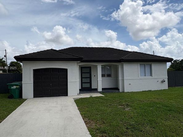 16266 SW 303rd Ln, Homestead FL 33033