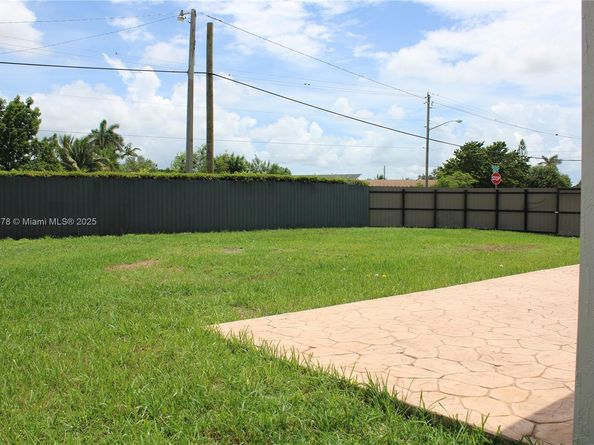 16266 SW 303rd Ln, Homestead FL 33033
