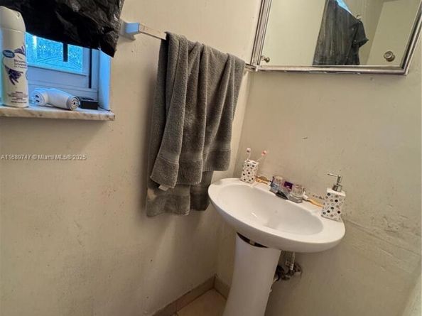 19133 NW 35th Avenue, Miami Gardens FL 33056