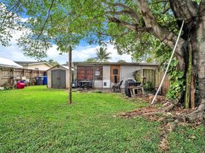 7021 SW 19th Pl, North Lauderdale FL 33068