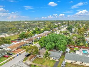 7021 SW 19th Pl, North Lauderdale FL 33068