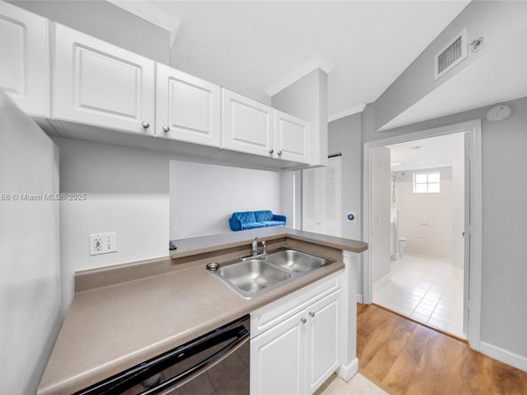 17125 N Bay Rd 3301, Sunny Isles Beach FL 33160