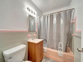 890 NE 138th St, North Miami FL 33161