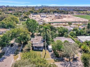 890 NE 138th St, North Miami FL 33161