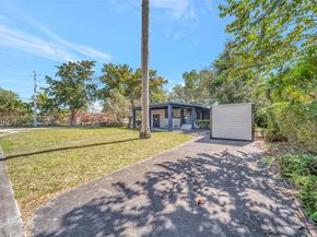 890 NE 138th St, North Miami FL 33161