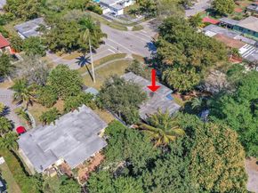 890 NE 138th St, North Miami FL 33161