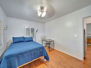 890 NE 138th St, North Miami FL 33161