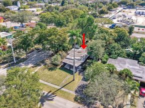 890 NE 138th St, North Miami FL 33161