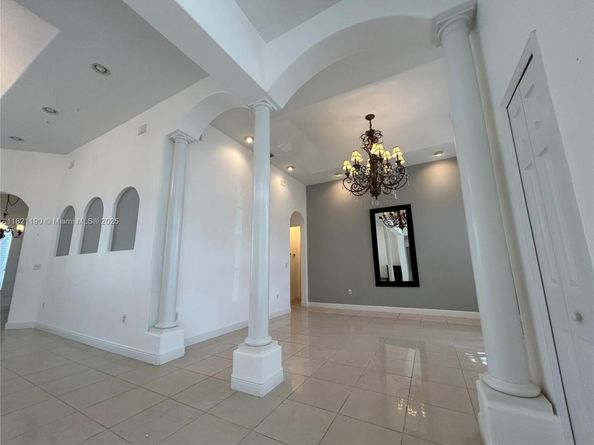 2640 Fairways Dr, Homestead FL 33035