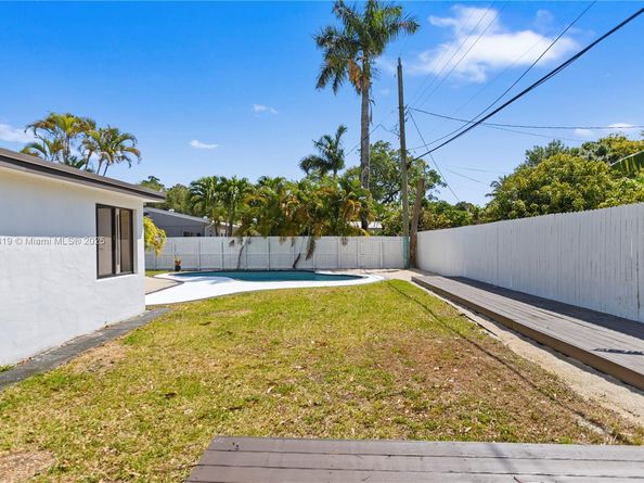 1524 SW 32 Ct, Fort Lauderdale FL 33315