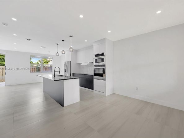 964 NE 41st Pl, Homestead FL 33033
