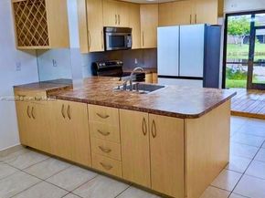 5164 S University Dr, Davie FL 33328