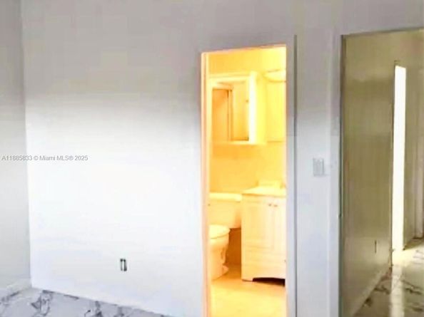 5164 S University Dr, Davie FL 33328