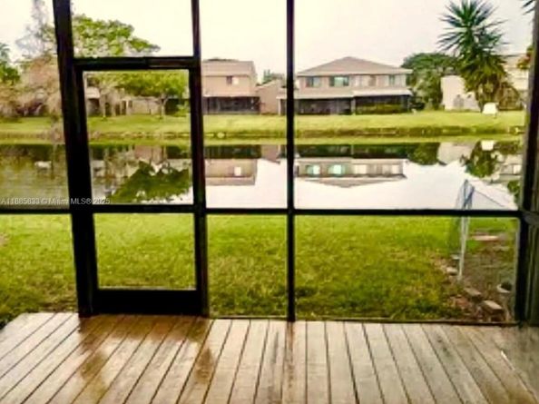 5164 S University Dr, Davie FL 33328