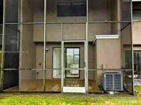 5164 S University Dr, Davie FL 33328