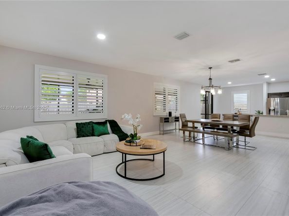 616 SE 37th Ter, Homestead FL 33033