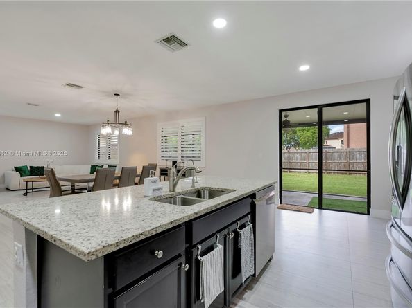 616 SE 37th Ter, Homestead FL 33033