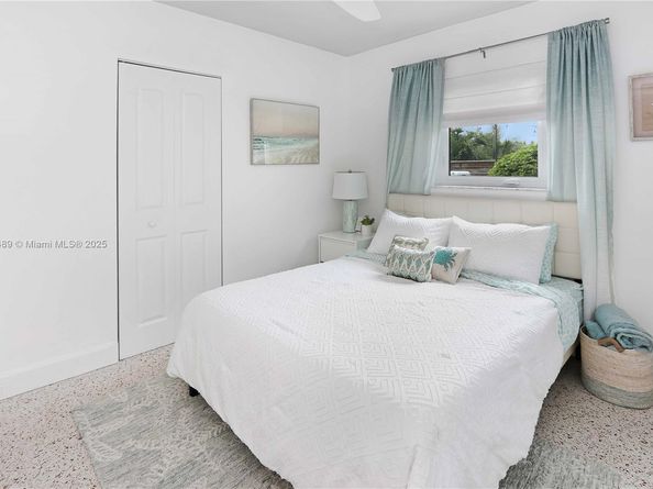 930 N 11th Ct, Hollywood FL 33019