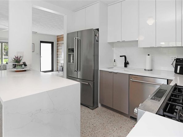 930 N 11th Ct, Hollywood FL 33019