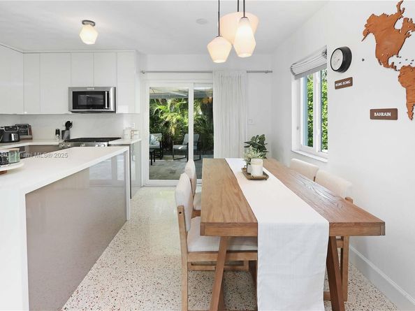 930 N 11th Ct, Hollywood FL 33019