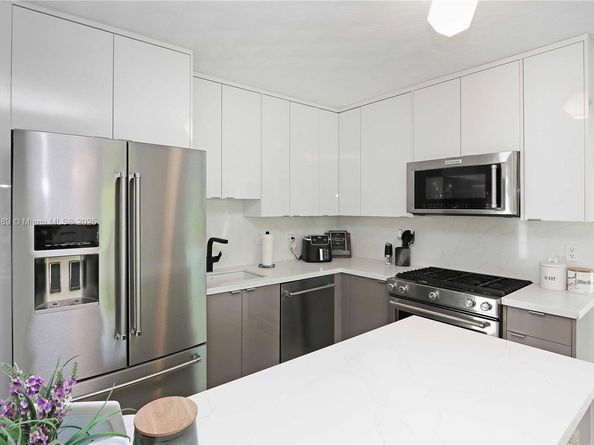 930 N 11th Ct, Hollywood FL 33019