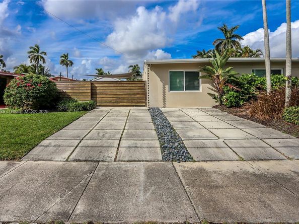 930 N 11th Ct, Hollywood FL 33019