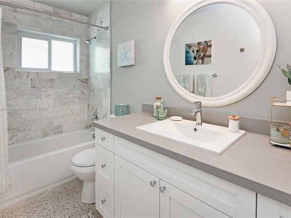 930 N 11th Ct, Hollywood FL 33019