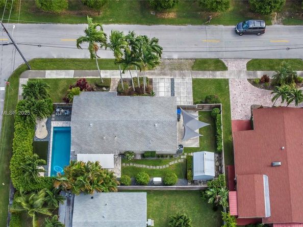 930 N 11th Ct, Hollywood FL 33019