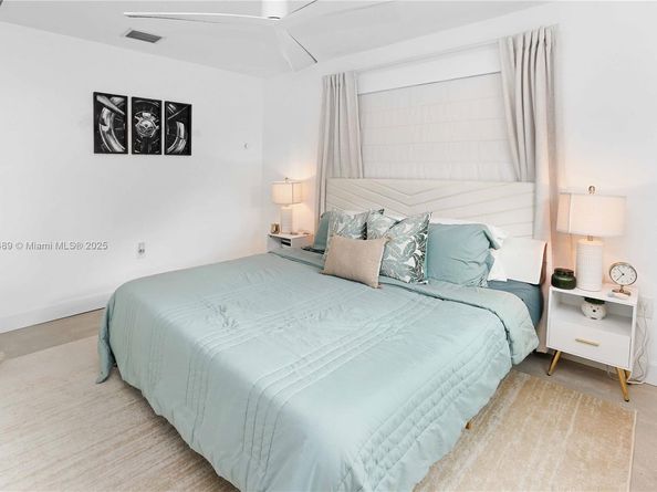 930 N 11th Ct, Hollywood FL 33019