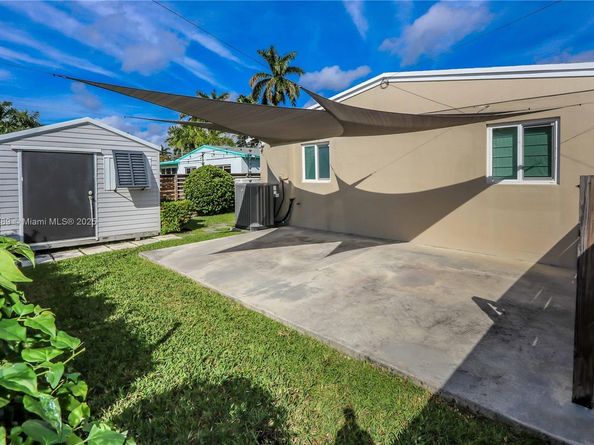 930 N 11th Ct, Hollywood FL 33019