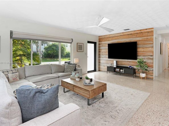 930 N 11th Ct, Hollywood FL 33019