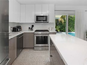 930 N 11th Ct, Hollywood FL 33019