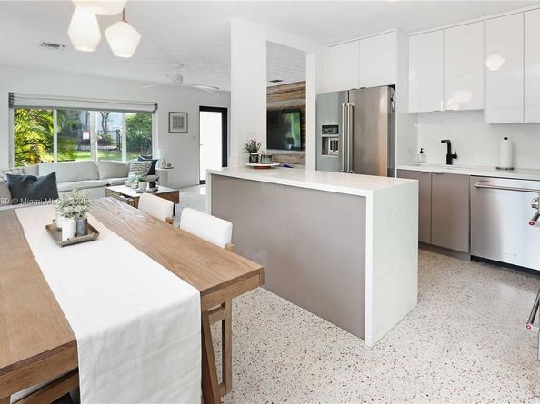 930 N 11th Ct, Hollywood FL 33019