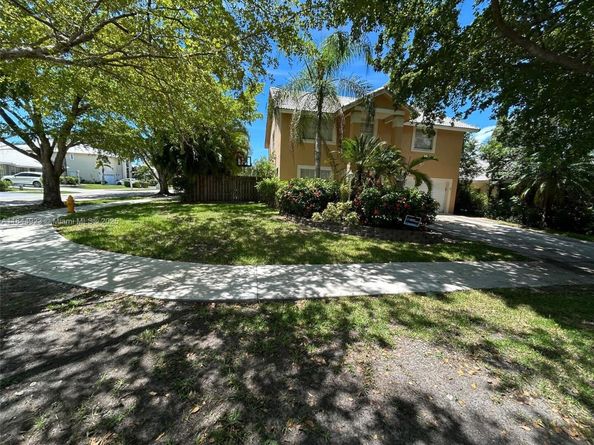 9410 SW 212th Ter, Cutler Bay FL 33189