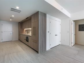 77 SE 5th ST 3013, Miami FL 33131