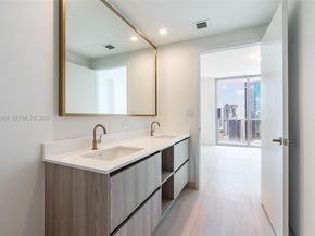 77 SE 5th ST 3013, Miami FL 33131