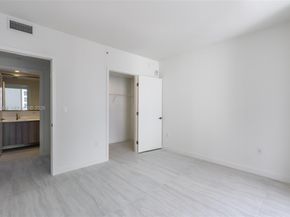 77 SE 5th ST 3013, Miami FL 33131