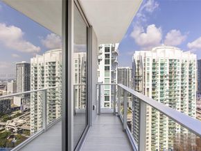 77 SE 5th ST 3013, Miami FL 33131